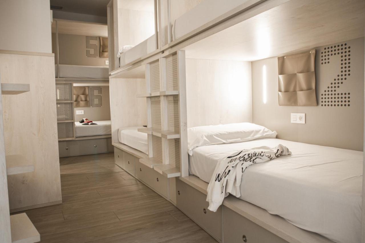 Bed 8-Bed Mixed Dormitory Room Private Bathroom,1353262045:JPEG