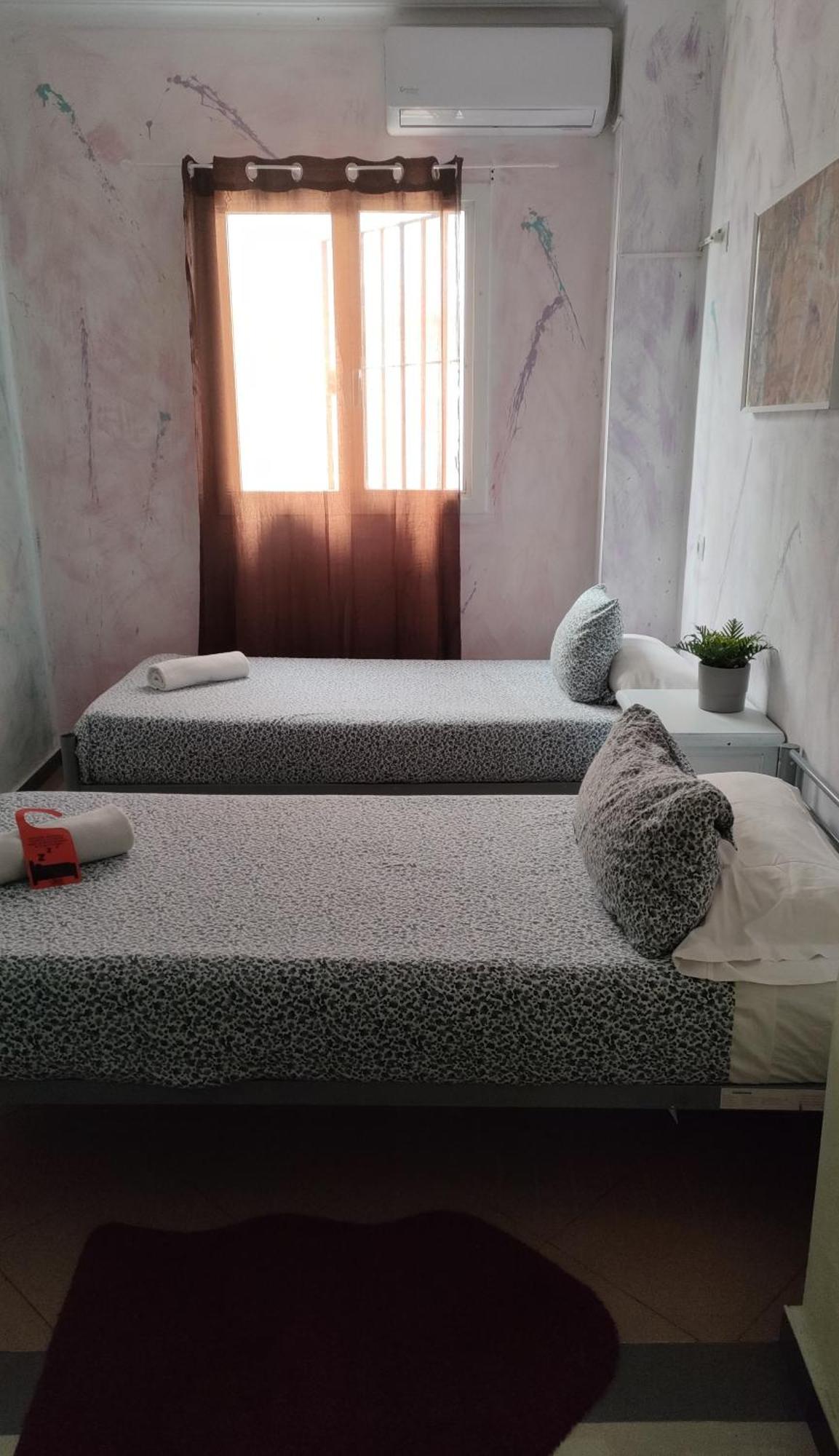 Quarto Twin com Casa de Banho Partilhada